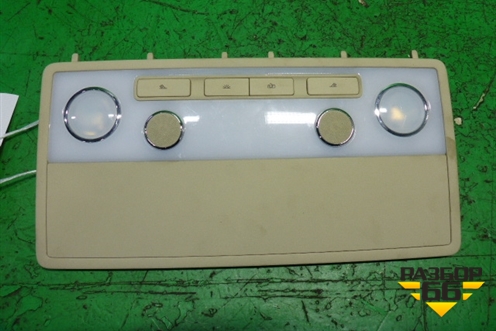 Плафон салонный задний (3D0947136F) для Volkswagen Phaeton с 2002-2014г (Фаетон)