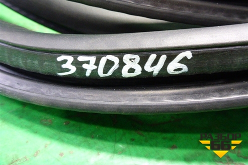 Уплотнитель двери (передней правой на кузов) (3D4867366M) для Volkswagen Phaeton с 2002-2014г (Фаетон)