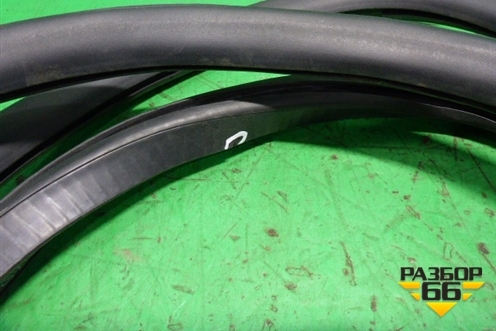 Уплотнитель двери (задней правой на кузов) (3D7867368F) для Volkswagen Phaeton с 2002-2014г (Фаетон)