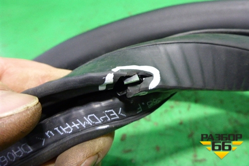 Уплотнитель двери (задней правой на кузов) (3D7867368F) для Volkswagen Phaeton с 2002-2014г (Фаетон)