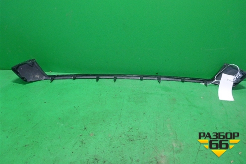 Накладка на решетку радиатора (после 2015г верхняя) для Toyota Land Cruiser (200) с 2008г (Ленд Крузер)