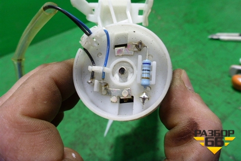 Датчик уровня топлива (правый) для Volkswagen Phaeton с 2002-2014г (Фаетон)