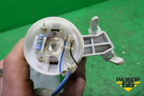 Датчик уровня топлива (левый) для Volkswagen Phaeton с 2002-2014г (Фаетон)