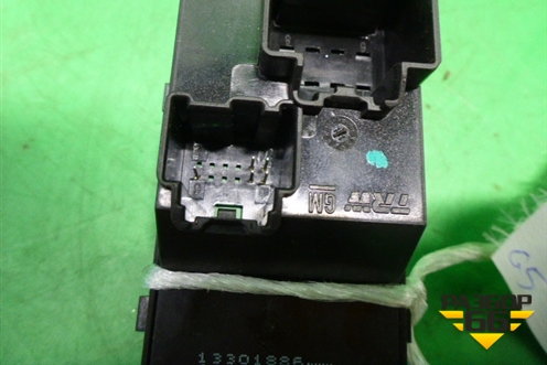 Кнопка стеклоподъёмника (передняя правая) (13301886) для Opel Insignia с 2008-2017г (Инсигниа)