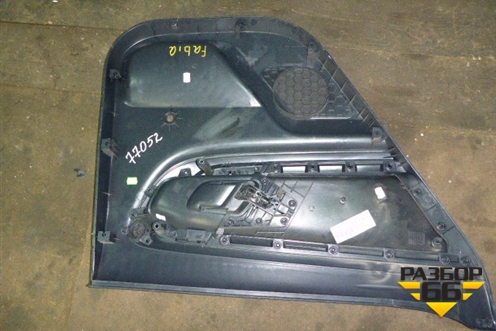 Обшивка двери задней правой под механику (хетчбэк) для Skoda Fabia с 2007-2014г (Фабия)