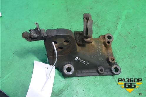 Кронштейн двигателя левый  (DC 1104) (пепредний) для Scania 5 R Series с 2004-2016г