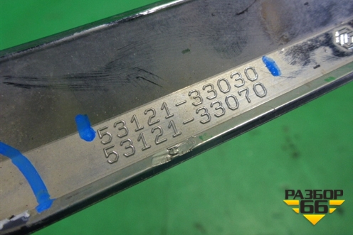 Накладка на решетку радиатора (после 2014г верхняя правая) (5312133030) для Toyota Camry V50 с 2011-2018г (Камри)