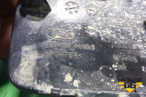 Заглушка в задний бампер (левая) (4M0807441A) для Audi Q7 c 2015г (Ку 7)