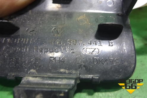 Заглушка в задний бампер (левая) (4M0807441B) для Audi Q7 c 2015г (Ку 7)