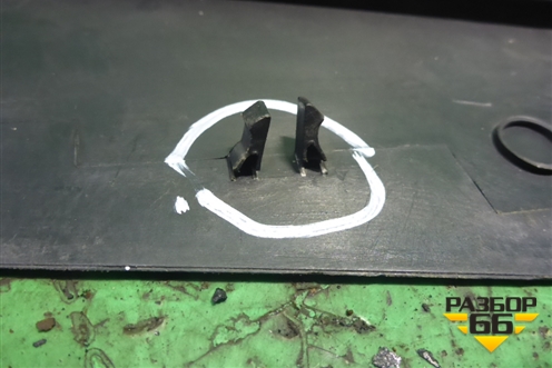 Обшивка стойки центральная нижняя правая (2N11N243W06AHW) для Ford Fusion с 2002г (Фьюжн)