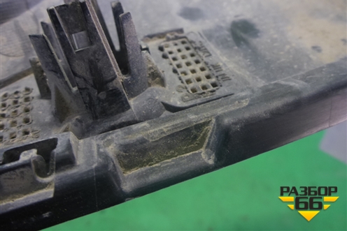 Накладка заднего бампера (под парктроник) (J8A2640E80AA) для Land Rover Range Rover Velar с 2017г (Велар)