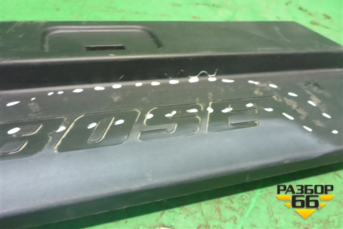 Накладка внутренняя (TD12687DY) для Mazda CX 9 с 2007-2016г (СХ9)