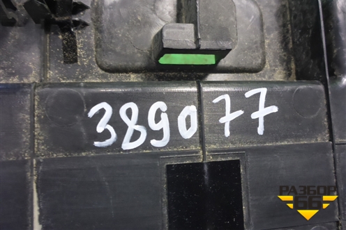 Накладка внутренняя (TD12687DY) для Mazda CX 9 с 2007-2016г (СХ9)