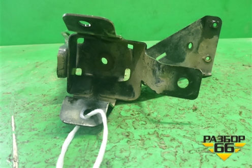 Кронштейн (моторного отсека см фото) для Land Rover Range Rover 3 с 2002-2012г (Вог)