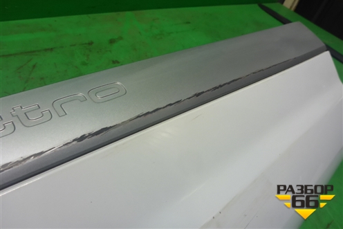 Накладка двери задней правой (4M0853970F) для Audi Q7 c 2015г (Ку 7)