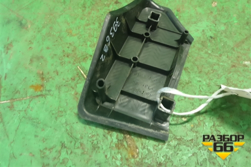 Накладка внутренняя (под левую ногу водителя) (5819242030) для Toyota Rav-4 с 2000-2005г (Рав 4)