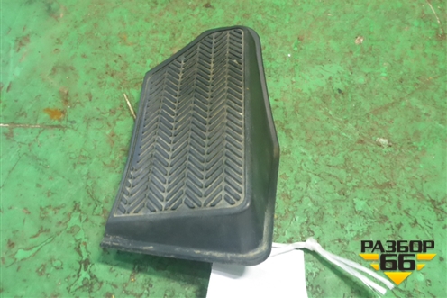 Накладка внутренняя (под левую ногу водителя) (5819242030) для Toyota Rav-4 с 2000-2005г (Рав 4)