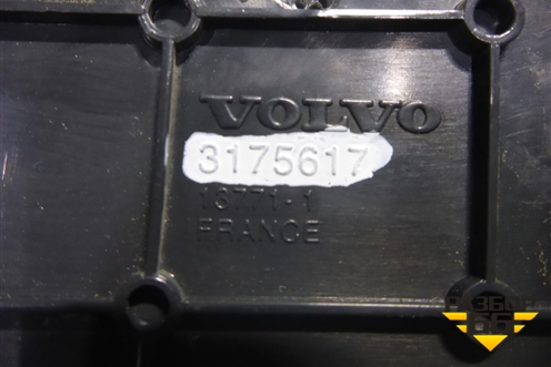 Накладка на торпедо  (правая на кран стояночного тормоза) (3175617) для Volvo TRUCK FM с 2001-2013г (ФМ)