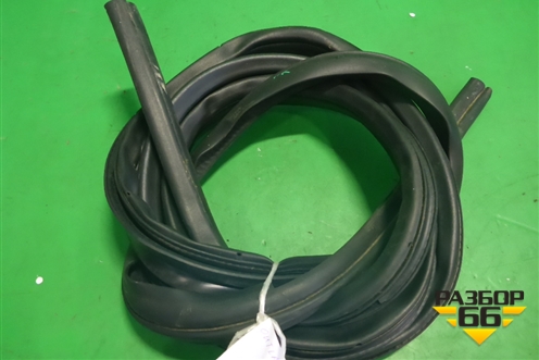 Уплотнитель двери передней правой для Mitsubishi Outlander XL с 2006-2012г (Аутлендер ХЛ)