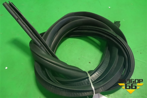 Уплотнитель двери передней правой для Mitsubishi Outlander XL с 2006-2012г (Аутлендер ХЛ)