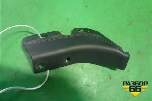 Накладка внутренняя (на петлю нижней двери багажника правая) (5817A048) для Mitsubishi Outlander XL с 2006-2012г (Аутлендер ХЛ)