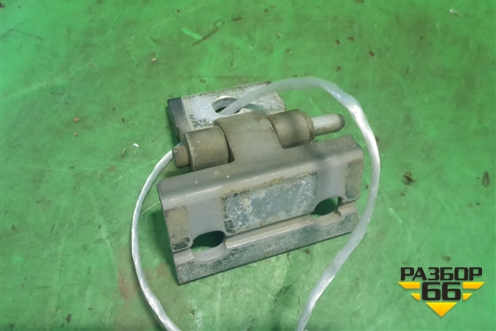 Петля двери передней правой верхняя (8693027) для Volvo XC90 с 2002-2015г (ХС90)