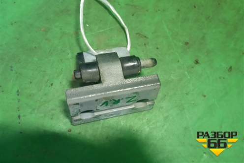 Петля двери задней правой верхняя (30784906) для Volvo XC90 с 2002-2015г (ХС90)