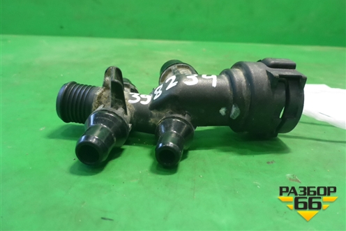 Фланец системы охлаждения (17128513834) для BMW X5 F15 с 2013г (Х5 Ф15)