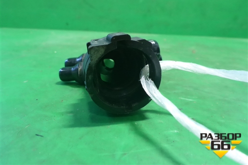 Фланец системы охлаждения (17128513834) для BMW X5 F15 с 2013г (Х5 Ф15)