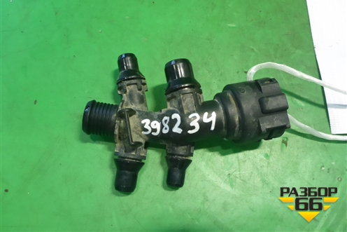 Фланец системы охлаждения (17128513834) для BMW X5 F15 с 2013г (Х5 Ф15)