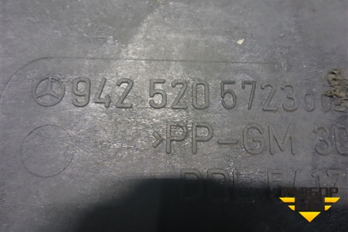 Пыльник двигателя  (задний) (A9425205723) для Mercedes Benz TRUCK Axor 2 с 2004г (Аксор)