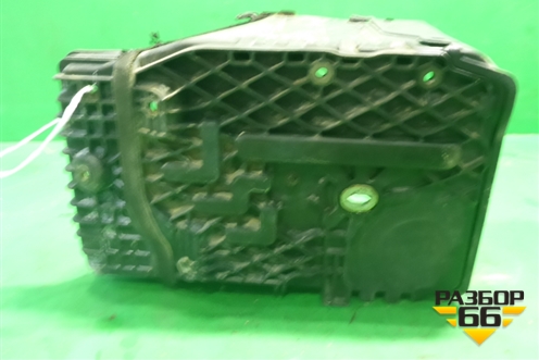 Ящик под аккумулятор (6G9N10757AE) для Land Rover Freelander 2 с 2007г (Фрилендер)