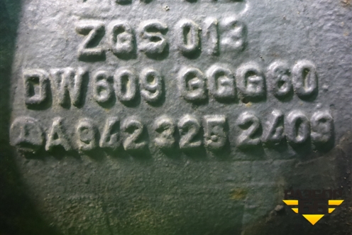 Кронштейн реактивной тяги левый  (A9423252409) для Mercedes Benz TRUCK Axor 2 с 2004г (Аксор)