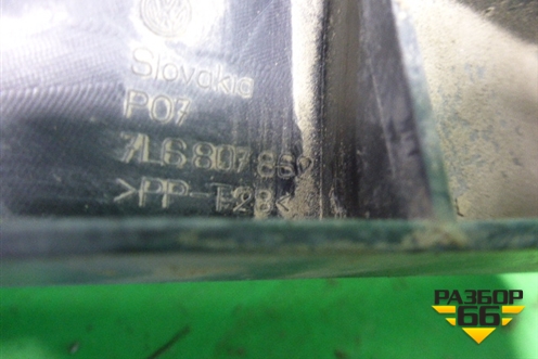 Кронштейн заднего бампера правый (под фонарь) (7L6807862) для Volkswagen Touareg c 2002-2010г (Туарег)