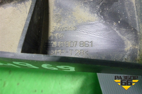 Кронштейн заднего бампера левый (под фонарь) (7L6807861) для Volkswagen Touareg c 2002-2010г (Туарег)