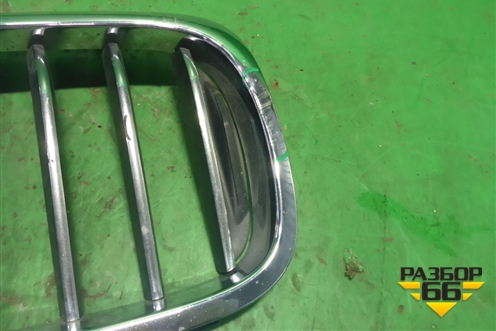 Решетка радиатора правая (51137383520) для BMW 5-серия G30 с 2017г