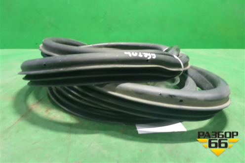 Уплотнитель двери (задней левой на кузов) для Peugeot Partner Tepee с 2008г (Партнер Типпи)