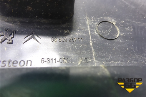 Накладка на торпедо (боковая правая) (9680926777) для Peugeot Partner Tepee с 2008г (Партнер Типпи)