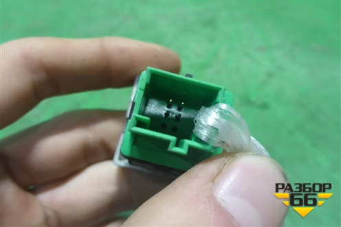 Кнопка центрального замка (96582880XT) для Peugeot Partner Tepee с 2008г (Партнер Типпи)