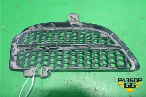 Решетка в передний бампер правая (верхняя после 2006г) (7L6853666) для Volkswagen Touareg c 2002-2010г (Туарег)
