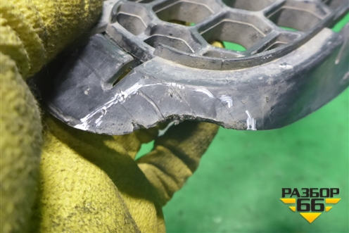 Решетка в передний бампер правая (верхняя после 2006г) (7L6853666) для Volkswagen Touareg c 2002-2010г (Туарег)