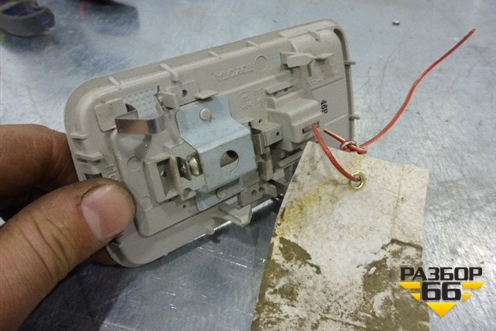 Плафон салонный центральный для Toyota Corolla (E12) с 2001-2007г (Королла 120)