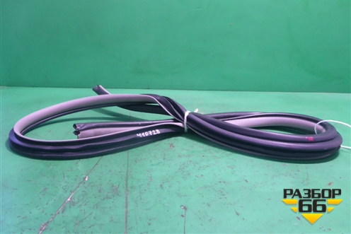 Уплотнитель двери (передней правой на кузов, 5-ти дверный кузов) для Toyota Yaris с 2005-2011г (Ярис)