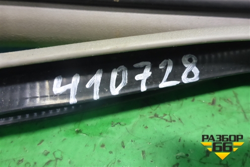 Уплотнитель двери (передней правой на кузов, 5-ти дверный кузов) для Toyota Yaris с 2005-2011г (Ярис)