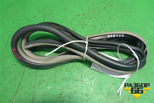 Уплотнитель двери (задней правой на кузов) для Toyota Yaris с 2005-2011г (Ярис)