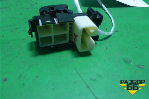 Кнопка стеклоподъёмника (8481052030) для Toyota Yaris с 2005-2011г (Ярис)