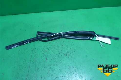 Уплотнитель стекла двери задней правой (681420D050) для Toyota Yaris с 2005-2011г (Ярис)