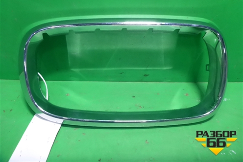 Накладка на решетку радиатора (правая) (51117309775) для BMW X5 F15 с 2013г (Х5 Ф15)