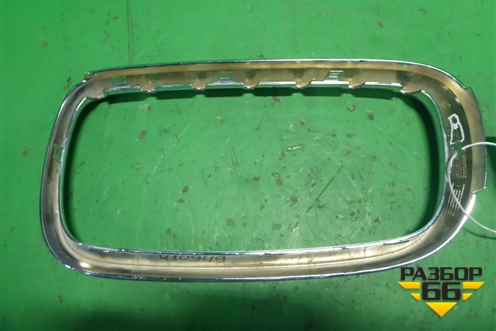 Накладка на решетку радиатора (правая) (51117309775) для BMW X5 F15 с 2013г (Х5 Ф15)