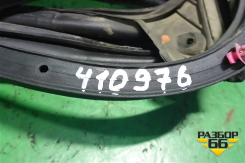 Уплотнитель двери (передней левой на дверь 5-ти дверный кузов) для Toyota Yaris с 2005-2011г (Ярис)